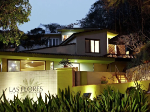Las Flores Resort