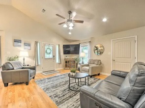 Cozy Canyon Lake Abode < 1 Mi to Boat Ramp!