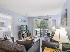 5 stars Peaceful Condo - 7 min walk to the beach