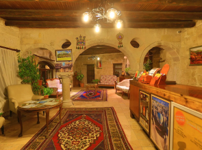 Holiday Cave Hotel