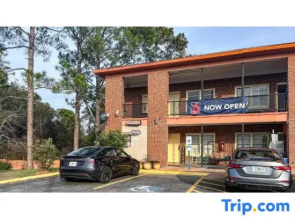Studio 6 Suites Albany, GA