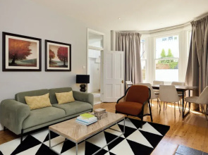 The West Kensington Hideout - Cozy 2bdr Flat With Garden
