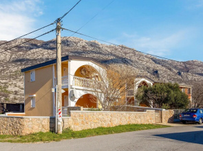 Nice Apartment in Cesarica With Wifi and 1 Bedrooms