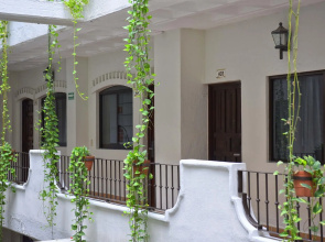 Hotel Eloisa - Near Playa de los Muertos