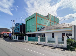 Urbanview Hotel Grand Seven One Manna