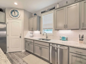 Beaufort Townhome w/ Game Room: 8 Mi to Beaches!