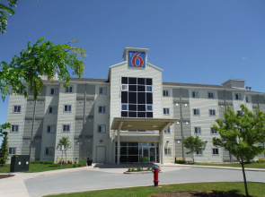 Motel 6 Kingston, ON