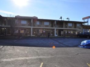 Evergreen Hotel & Suites