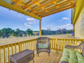 Ranch Cabin w/ Decks, 10 Mi to Fredericksburg