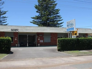 Black Swan Waterfront Motel