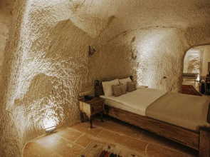 Lagania Cave Suites