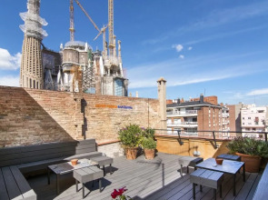 Happy People Sagrada Familia