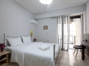 Chalandri, a newly renovated studio