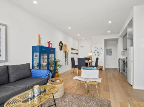 Hamptons by the Beach ~ New Apt 50m from the Sea