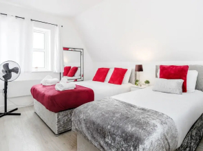 Comfortable 2BR Apartment in Bedford