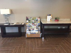 Clarion Pointe Downtown