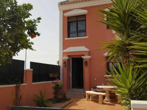 Three Double Bedroom Townhouse in Lovely Village