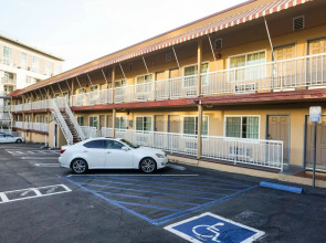 Hollywood La Brea Inn