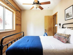 Bernard by Avantstay Luxurious Cabin in Big Bear w/ Hot Tub & Pool Table