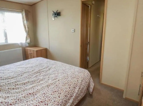 Caravansleeps6-freeparking-quietretreat-nature