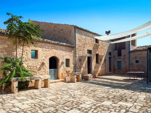 Lush Holiday Home in Ragusa with Pool & Antique Interiors