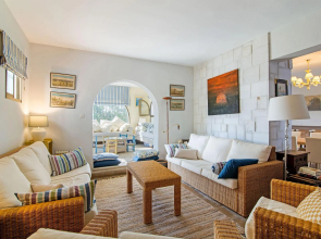 Superb beachfront villa with guest house 50m opposite