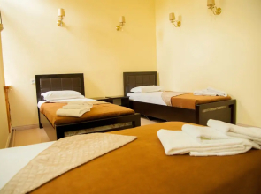 Platan Hostel