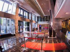 La Perle International Hotel - Free shuttle between hotel and Exhibition Center during Canton Fair & Exhibitor registration Counter