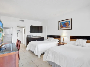 Beautiful cozy Studio apartment walk from the ocean!