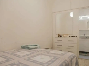 1 Bed Flat - Sleeps 2 - Parking