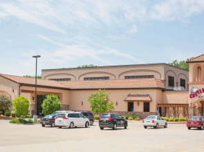 Ramada Tropics Resort & Conf Center by Wyndham Des Moines