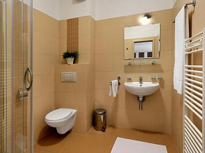 Melrose Apartments 2