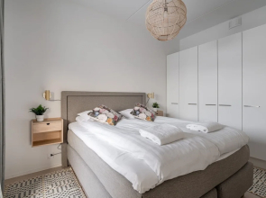 New 2BR Apt with Balcony, Sauna & Great Location