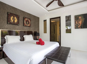 Spacious Tri Level Pool Villa Dr