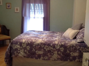 Maple Tourist Home Bed & Breakfast