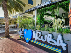 Luxury 2-bedroom Condo Right on the Strip in Palm Beach