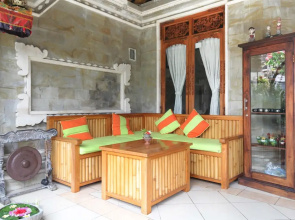 Airy Buleleng Laviana Kalibukbuk Singaraja Bali