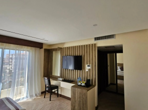 Edom Hotel