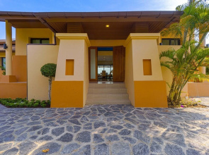 Luxury 5 Bedroom Villa nr to Beach - SRS