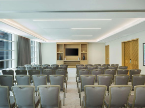 Отель Double Tree by Hilton Dubai Business Bay