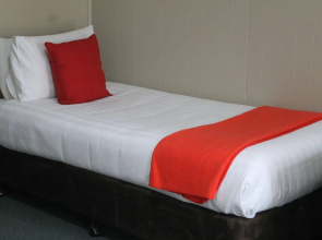 Smerdon Lodge Motel