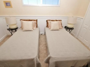 Golden Arms 610 Apartment 2