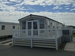 2 bed Platinum-sleeps 6-decking-free Parking