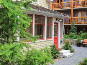 Moose Hotel And Suites
