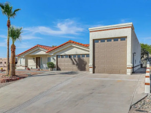 Fully Furnished Poolside Oasis 5 Mi to Lake Havasu