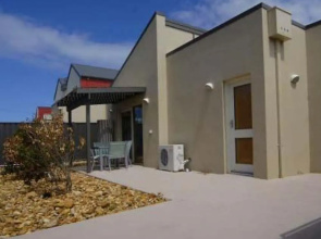 The Lakes Apartments