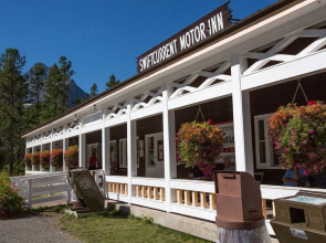 Swiftcurrent Motor Inn and Cabins - Inside the Park