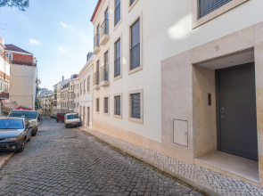 Mouraria Blue Three-Bedroom Apartment w/ Parking - by LU Holidays