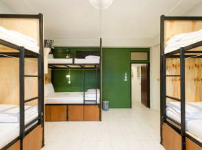 The Neighbors Hostel - Adults Only