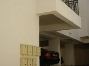 Zambas Court